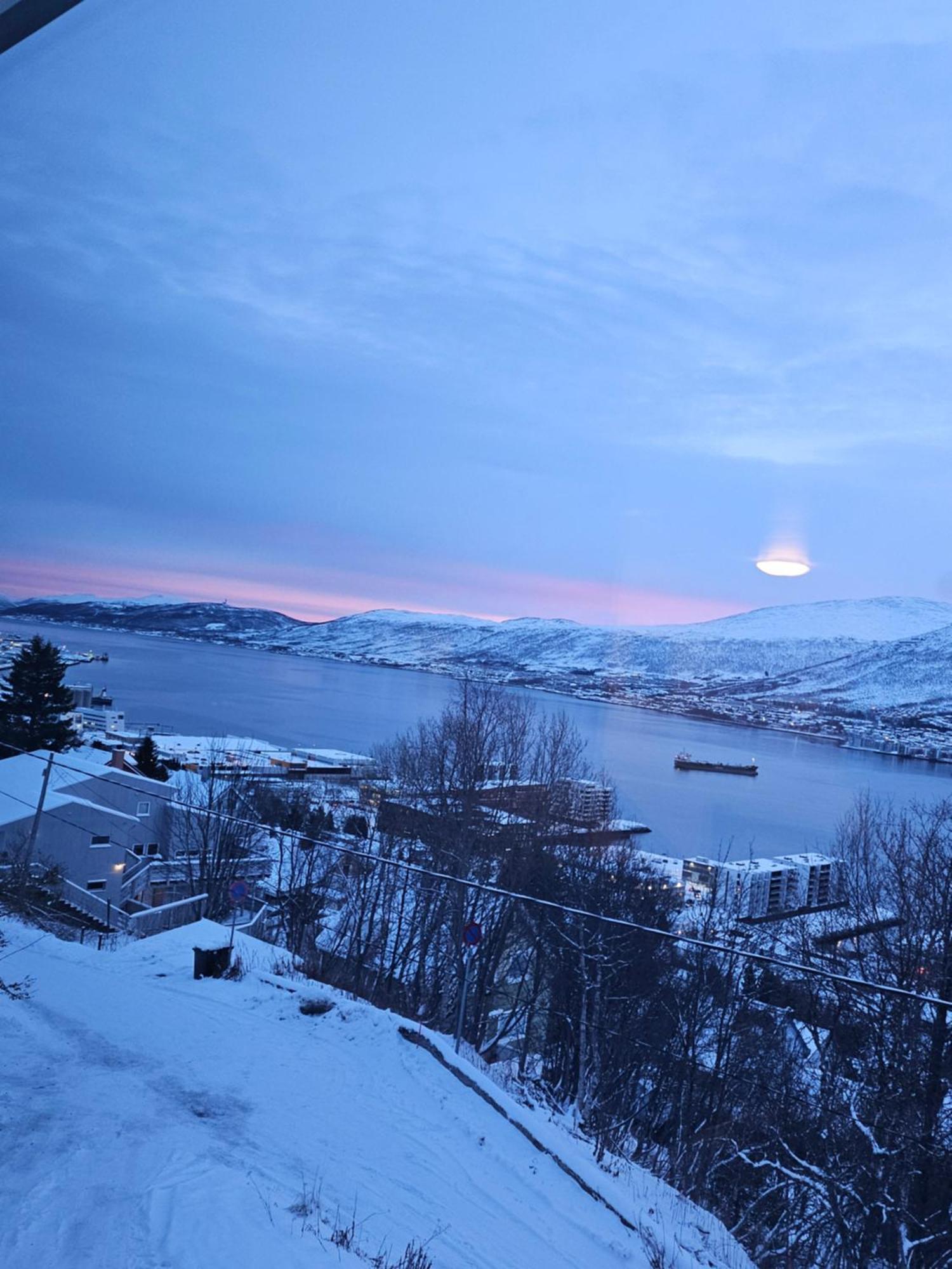 Tromsoapartment Silent Area With Nice View I Have Warm Caravan For Rent Same Place, 4 People Eksteriør bilde