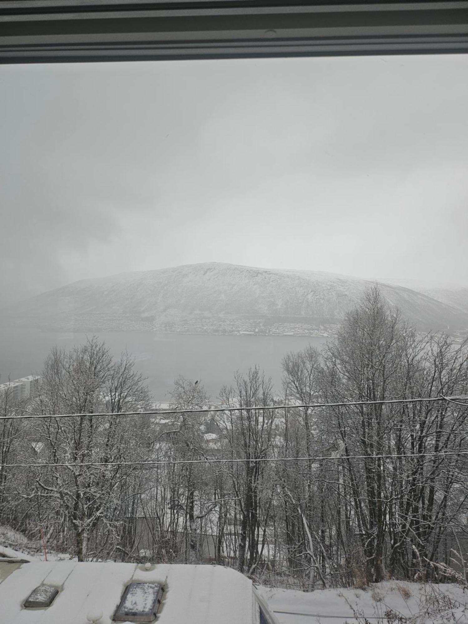 Tromsoapartment Silent Area With Nice View I Have Warm Caravan For Rent Same Place, 4 People Eksteriør bilde